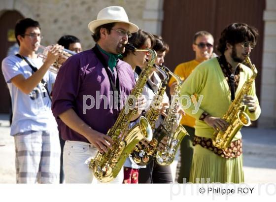 Banda - Culture (00C01830.jpg)