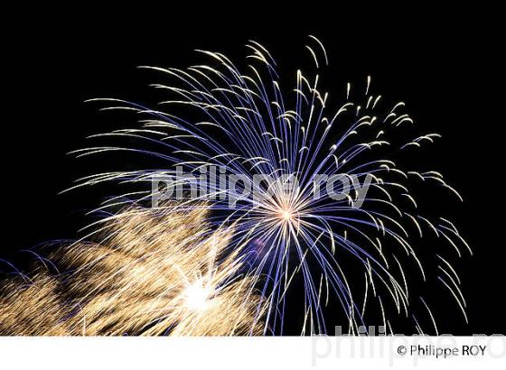 FEU D'ARTIFICE, AQUITAINE, FRANCE (00C02535.jpg)