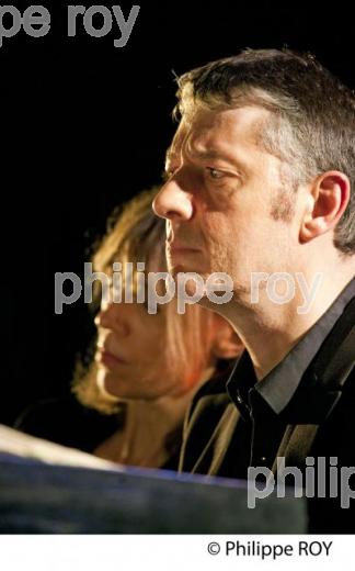 CONCERT DE PIANO, CLAIRE DESERT, EMMANUEL STROSSER, BOURG SUR GIRONDE, AQUITAINE, FRANCE. (00C02601.jpg)