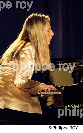CONCERT CLAIRE MARIE LE GAY , OCTOBRE 2013,  BOURG ARTS ET VINS, GIRONDE. (00C02932.jpg)
