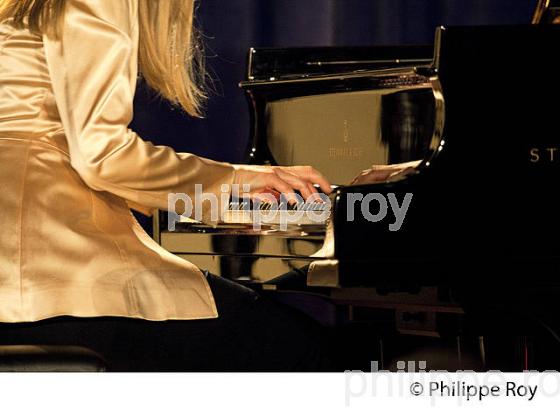 CONCERT CLAIRE MARIE LE GAY , OCTOBRE 2013,  BOURG ARTS ET VINS, GIRONDE. (00C02939.jpg)