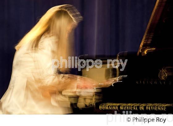 CONCERT CLAIRE MARIE LE GAY , OCTOBRE 2013,  BOURG ARTS ET VINS, GIRONDE. (00C03001.jpg)