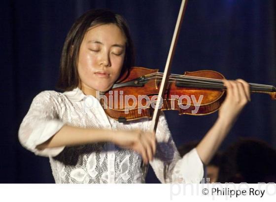 MI SA YANG, VIOLONISTE, CONCERT DU  TRIO LES ESPRITS, ASSOCIATION BOURG, ARTS ET VINS, BOURG SUR GIRONDE. (00C03007.jpg)