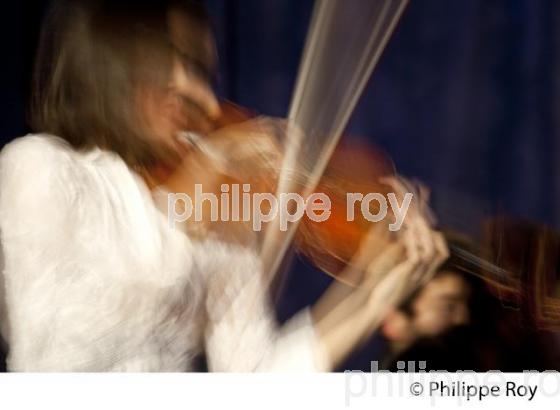 MA SA YANG, VIOLONISTE, CONCERT DU  TRIO LES ESPRITS, ASSOCIATION BOURG, ARTS ET VINS, BOURG SUR GIRONDE. (00C03014.jpg)