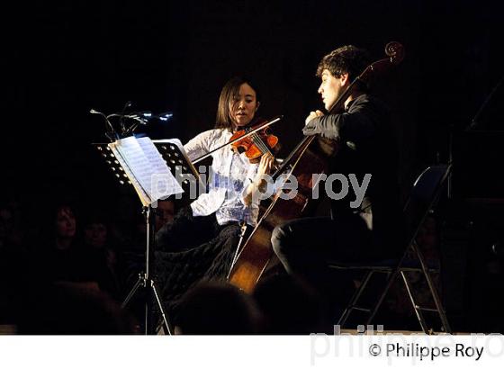 CONCERT DU  TRIO LES ESPRITS, ASSOCIATION BOURG, ARTS ET VINS, BOURG SUR GIRONDE. (00C03019.jpg)