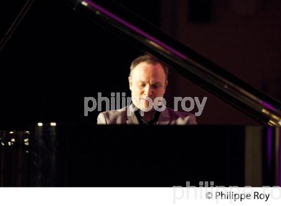 PASCAL GODART, PIANISTE,CONCERT BOURG , ARTS ET VINS, BOURG SUR GIRONDE. (00C03021.jpg)