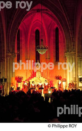 CONCERT GOSPEL EVENT , EGLISE D' ARSAC, MEDOC, GIRONDE, AQUITAINE. (00C03030.jpg)