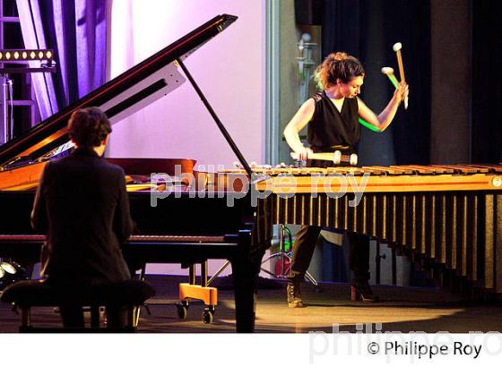 CONCERT VASSILENA SERAFIMOVA,  MARIMBA, ET  THOMAS ENHCO, PIANO,  BOURG ARTS ET VINS. (00C03409.jpg)