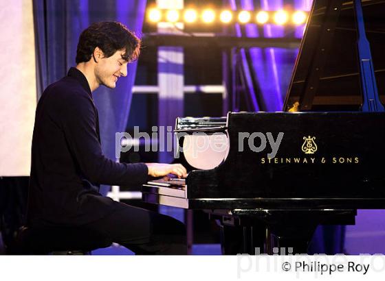 CONCERT DU PIANISTE  THOMAS ENHCO,  BOURG ARTS ET VINS. (00C03413.jpg)
