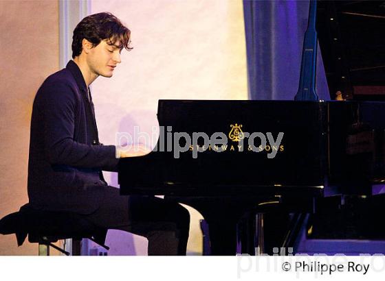 CONCERT DU PIANISTE  THOMAS ENHCO,  BOURG ARTS ET VINS. (00C03414.jpg)