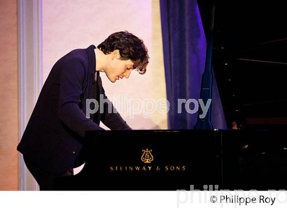 CONCERT DU PIANISTE  THOMAS ENHCO,  BOURG ARTS ET VINS. (00C03415.jpg)