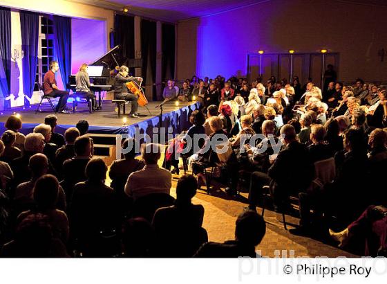 CONCERT CLAIRE DESERT, PIANO ET GARY HOFFMAN, VIOLONCELLE, BOURG ARTS ET VINS. (00C03508.jpg)