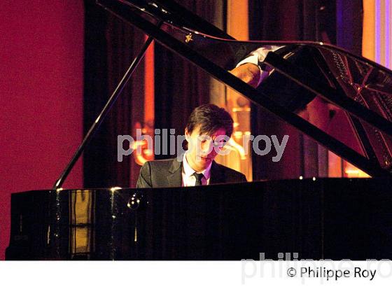CONCERT DU PIANISTE  LOUIS SCHWIZGEBEL, PIANO,  BOURG ARTS ET VINS. (00C03532.jpg)