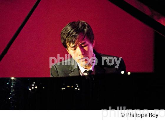 CONCERT DU PIANISTE  LOUIS SCHWIZGEBEL, PIANO,  BOURG ARTS ET VINS. (00C03533.jpg)