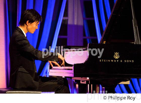 CONCERT DU PIANISTE  LOUIS SCHWIZGEBEL, PIANO,  BOURG ARTS ET VINS. (00C03539.jpg)