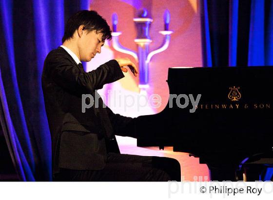 CONCERT DU PIANISTE  LOUIS SCHWIZGEBEL, PIANO,  BOURG ARTS ET VINS. (00C03603.jpg)