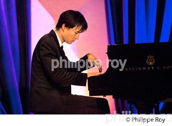 CONCERT DU PIANISTE  LOUIS SCHWIZGEBEL, PIANO,  BOURG ARTS ET VINS. (00C03604.jpg)