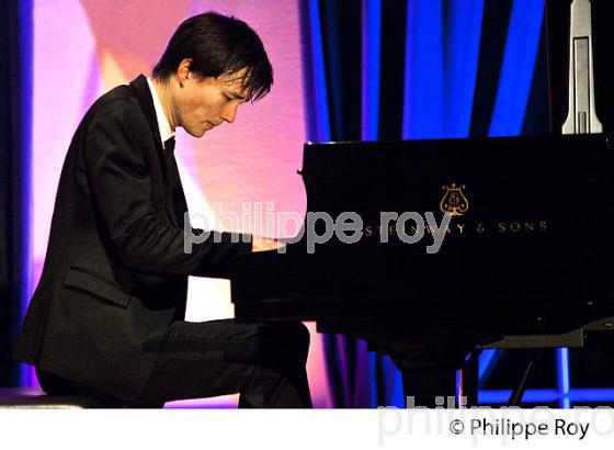 CONCERT DU PIANISTE  LOUIS SCHWIZGEBEL, PIANO,  BOURG ARTS ET VINS. (00C03606.jpg)