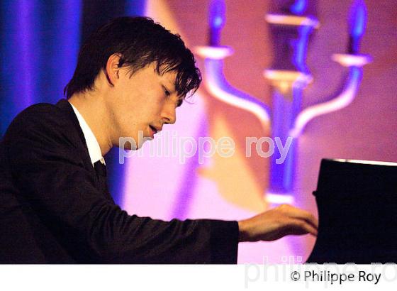 CONCERT DU PIANISTE  LOUIS SCHWIZGEBEL, PIANO,  BOURG ARTS ET VINS. (00C03609.jpg)