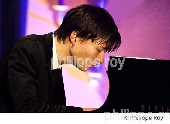 CONCERT DU PIANISTE  LOUIS SCHWIZGEBEL, PIANO,  BOURG ARTS ET VINS. (00C03610.jpg)