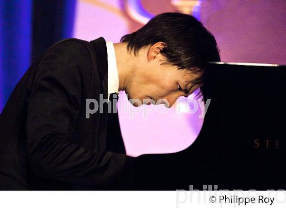 CONCERT DU PIANISTE  LOUIS SCHWIZGEBEL, PIANO,  BOURG ARTS ET VINS. (00C03611.jpg)