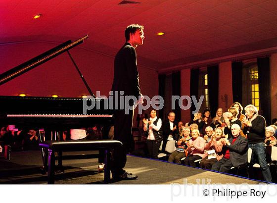 CONCERT DU PIANISTE  LOUIS SCHWIZGEBEL, PIANO,  BOURG ARTS ET VINS. (00C03619.jpg)