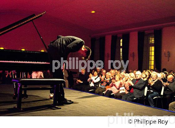 CONCERT DU PIANISTE  LOUIS SCHWIZGEBEL, PIANO,  BOURG ARTS ET VINS. (00C03620.jpg)