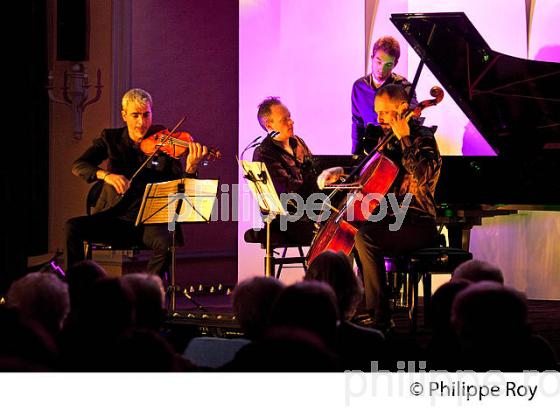 CONCERT DU TRIO TALWEG,  BOURG ARTS ET VINS, GIRONDE. (00C03821.jpg)