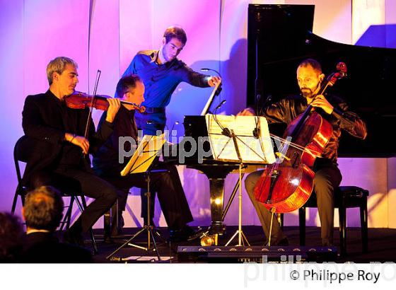 CONCERT DU TRIO TALWEG,  BOURG ARTS ET VINS, GIRONDE. (00C03822.jpg)
