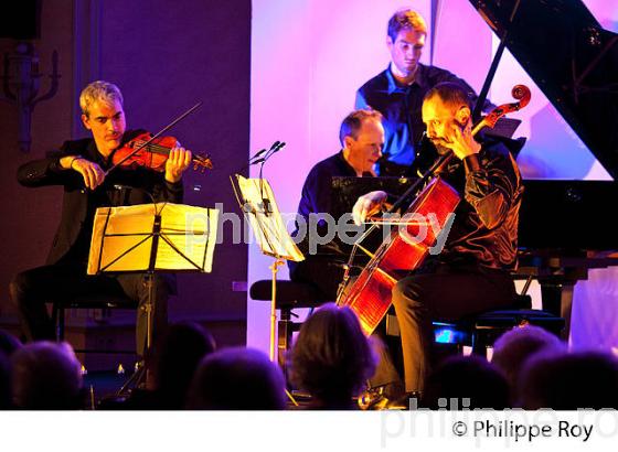 CONCERT DU TRIO TALWEG,  BOURG ARTS ET VINS, GIRONDE. (00C03823.jpg)