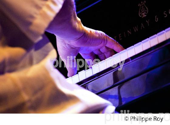 BERNARD LUBAT, EN CONCERT, ANDERNOS JAZZ FESTIVAL, ANDERNOS-LES-BAINS, BASSIN D' ARCACHON, GIRONDE. (00C04118.jpg)