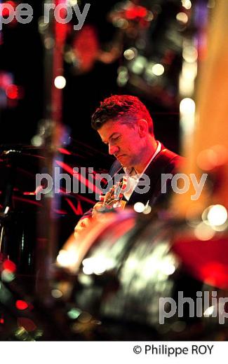 DAVID BLENKHORN, GUITARE ACOUSTIQUE,  ANDERNOS JAZZ FESTIVAL, ANDERNOS LES BAINS,  BASSIN ARCACHON, GIRONDE. (00C04137.jpg)