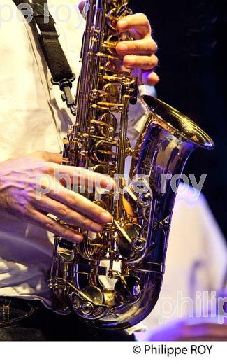 SAXOPHONE ALTO,  ANDERNOS JAZZ FESTIVAL, ANDERNOS LES BAINS,  BASSIN ARCACHON, GIRONDE. (00C04201.jpg)