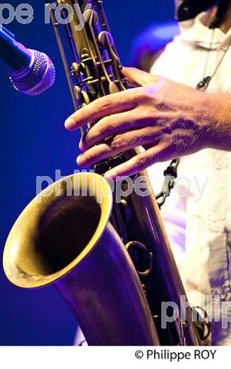 SAXOPHONE TENOR,  ANDERNOS JAZZ FESTIVAL, ANDERNOS LES BAINS,  BASSIN ARCACHON, GIRONDE. (00C04204.jpg)