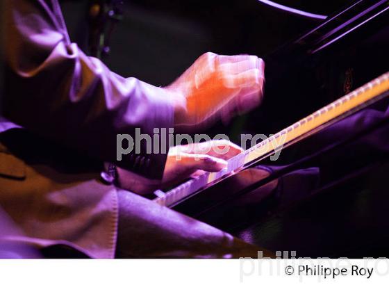 THOMAS BERCY, PIANO, ANDERNOS JAZZ FESTIVAL, ANDERNOS-LES-BAINS, BASSIN D' ARCACHON, GIRONDE. (00C04221.jpg)