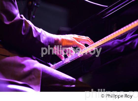 THOMAS BERCY, PIANO, ANDERNOS JAZZ FESTIVAL, ANDERNOS-LES-BAINS, BASSIN D' ARCACHON, GIRONDE. (00C04222.jpg)