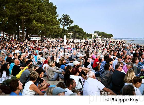 PUBLIC , PLAGE DU BETEY  ET ANDERNOS JAZZ FESTIVAL, ANDERNOS-LES-BAINS, BASSIN D' ARCACHON, GIRONDE. (00C04314.jpg)