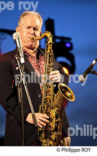 LE SAXOPHJONISTE SCOTT HAMILTON,  EN CONCERT ,  ANDERNOS JAZZ FESTIVAL, ANDERNOS-LES-BAINS, BASSIN D' ARCACHON, GIRONDE (00C04325.jpg)