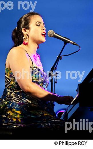 LA CHANTEUSE ET PIANISTE CHAMPIAN FULTON,  EN CONCERT,  ANDERNOS JAZZ FESTIVAL,  ANDERNOS-LES-BAINS, BASSIN D' ARCACHON, GIRONDE. (00C04337.jpg)