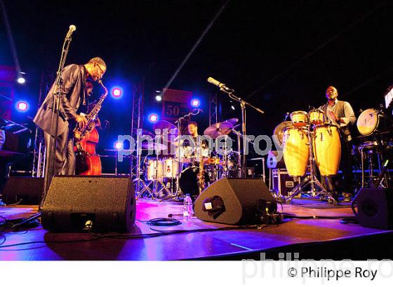 LE JAZZMAN  KENNY GARRETT, SAXOPHONISTE,  EN CONCERT,  ANDERNOS JAZZ FESTIVAL, ANDERNOS-LES-BAINS, BASSIN D' ARCACHON, GIRONDE. (00C04403.jpg)