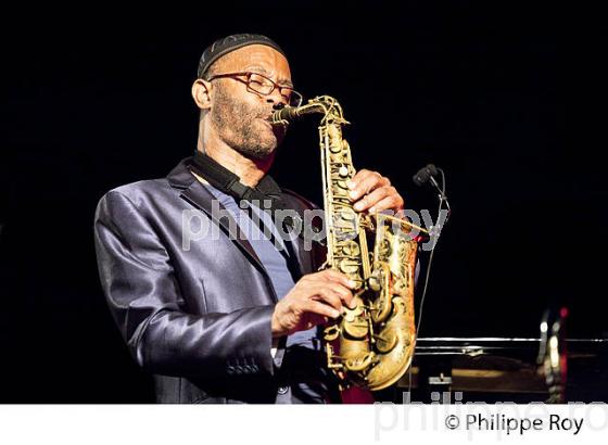 LE JAZZMAN  KENNY GARRETT, SAXOPHONISTE,  EN CONCERT,  ANDERNOS JAZZ FESTIVAL, ANDERNOS-LES-BAINS, BASSIN D' ARCACHON, GIRONDE. (00C04406.jpg)