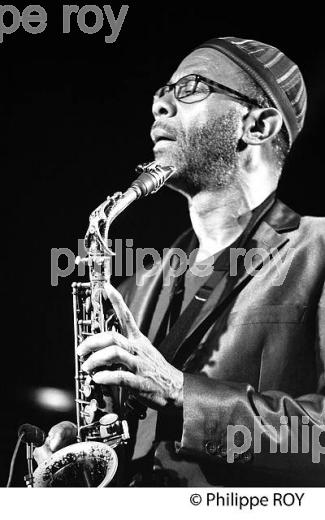 LE JAZZMAN  KENNY GARRETT, SAXOPHONISTE,  EN CONCERT,  ANDERNOS JAZZ FESTIVAL, ANDERNOS-LES-BAINS, BASSIN D' ARCACHON, GIRONDE. (00C04417.jpg)