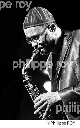 LE JAZZMAN  KENNY GARRETT, SAXOPHONISTE,  EN CONCERT,  ANDERNOS JAZZ FESTIVAL, ANDERNOS-LES-BAINS, BASSIN D' ARCACHON, GIRONDE. (00C04420.jpg)