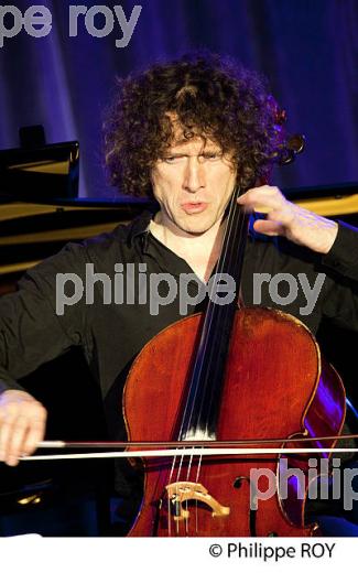 CONCERT, FRANCOIS SALQUE, VIOLONCELLE, BOURG-SUR-GIRONDE, GIRONDE. (00C04516.jpg)