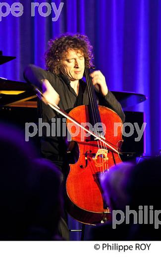 CONCERT, FRANCOIS SALQUE, VIOLONCELLE, BOURG-SUR-GIRONDE, GIRONDE. (00C04517.jpg)