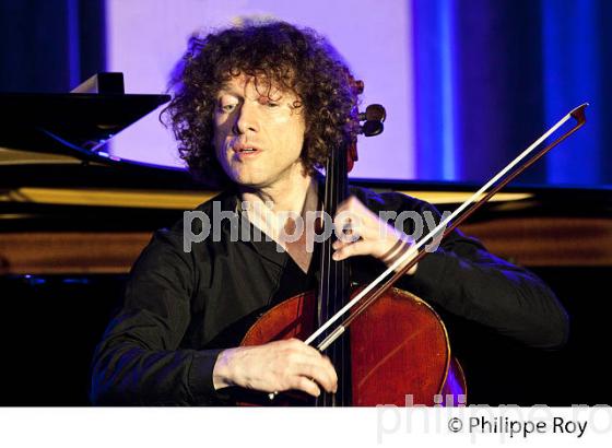 CONCERT, FRANCOIS SALQUE, VIOLONCELLE, BOURG-SUR-GIRONDE, GIRONDE. (00C04521.jpg)