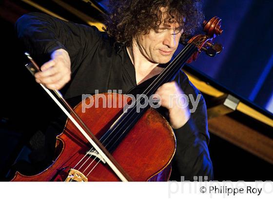 CONCERT, FRANCOIS SALQUE, VIOLONCELLE, BOURG-SUR-GIRONDE, GIRONDE. (00C04523.jpg)