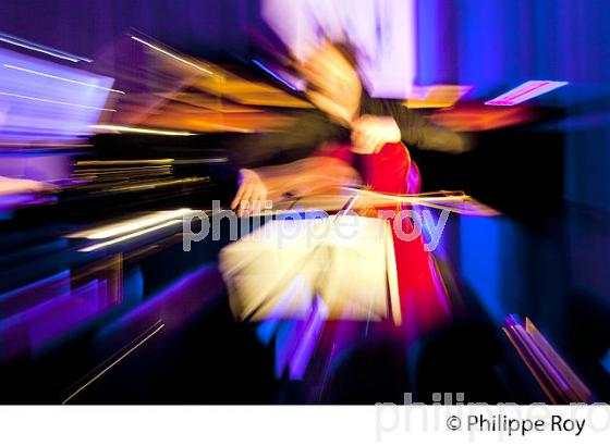 CONCERT XENIA MALIAREVITCH, PIANO, FRANCOIS SALQUE, VIOLONCELLE, BOURG-SUR-GIRONDE, GIRONDE. (00C04527.jpg)