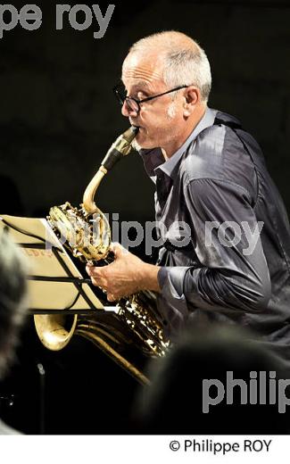 FRANCOIS CORNELOUP, SAXOPHONE BARYTON , FESTIVAL  UZESTE MUSICAL,   UZESTE, SUD-GIRONDE. (00C04713.jpg)