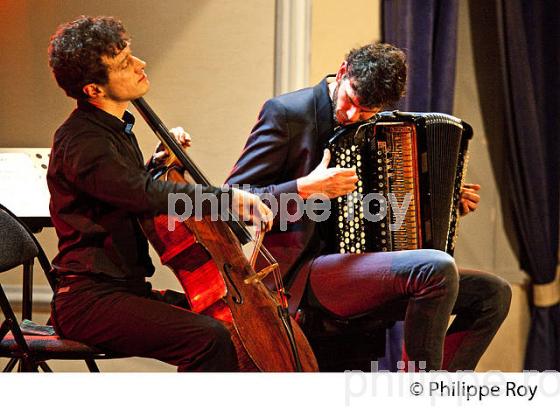 CONCERT FRANCOIS SALQUE ET VINCENT PEIRANI, BOURG ARTS ET VINS, GIRONDE. (00C04737.jpg)